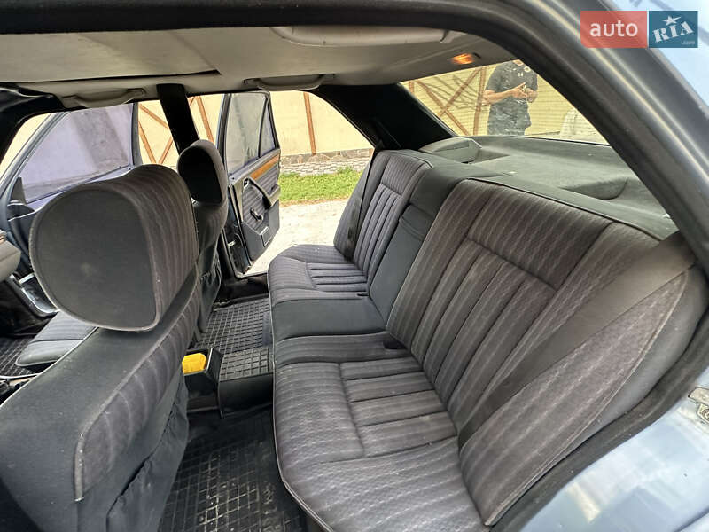 Седан Mercedes-Benz E-Class 1988 в Новомосковске