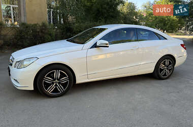 Купе Mercedes-Benz E-Class 2012 в 