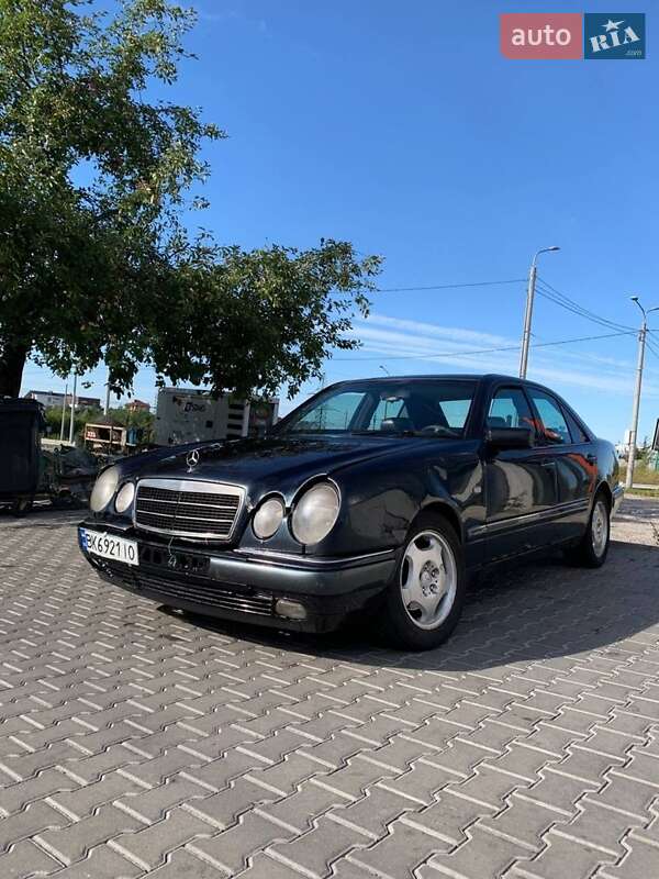 Седан Mercedes-Benz E-Class 1996 в Ровно