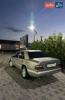 Седан Mercedes-Benz E-Class 1994 в 