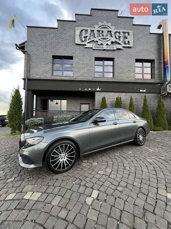 Седан Mercedes-Benz E-Class 2017 в Иршаве