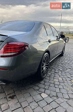 Седан Mercedes-Benz E-Class 2017 в 