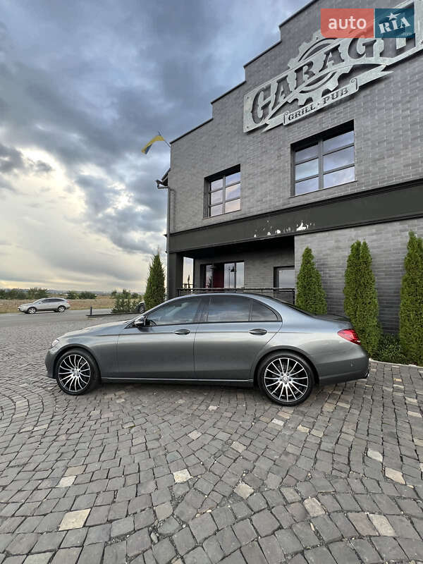 Седан Mercedes-Benz E-Class 2017 в Иршаве