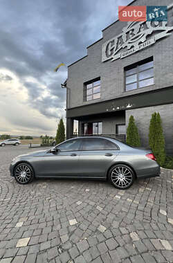 Седан Mercedes-Benz E-Class 2017 в 