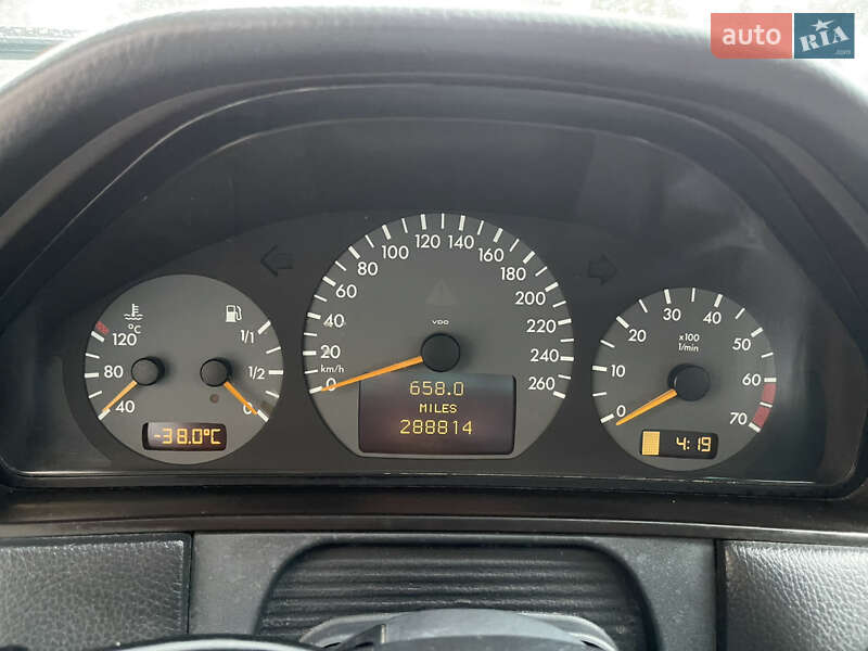 Седан Mercedes-Benz E-Class 2000 в Тернополе
