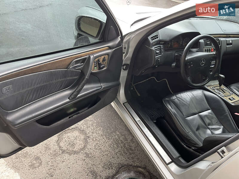 Седан Mercedes-Benz E-Class 2000 в Тернополе