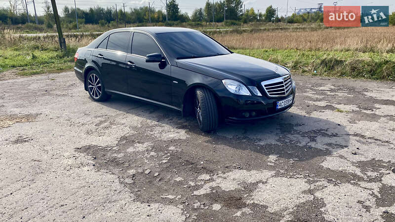 Седан Mercedes-Benz E-Class 2010 в Устилуге