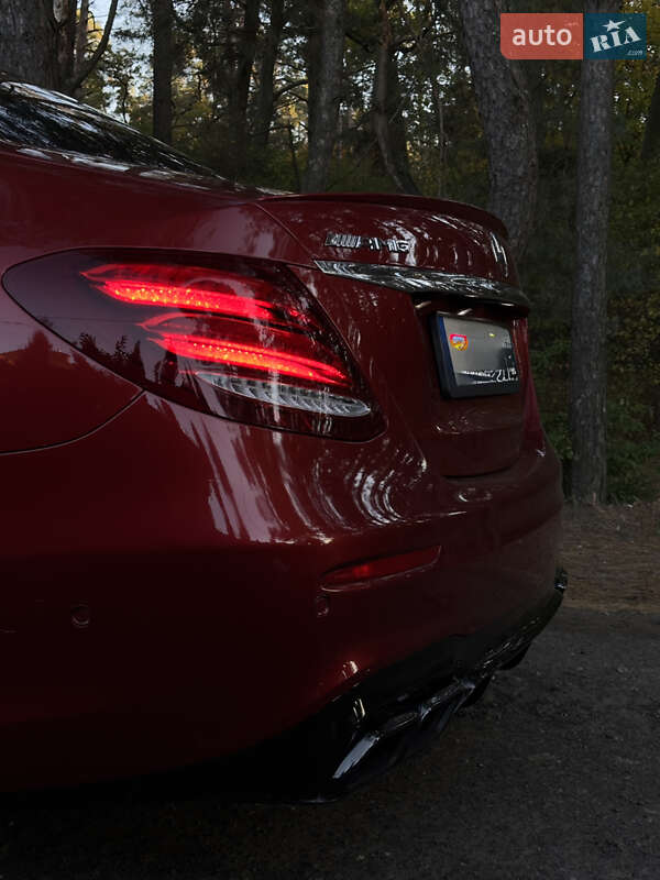 Седан Mercedes-Benz E-Class 2017 в Києві