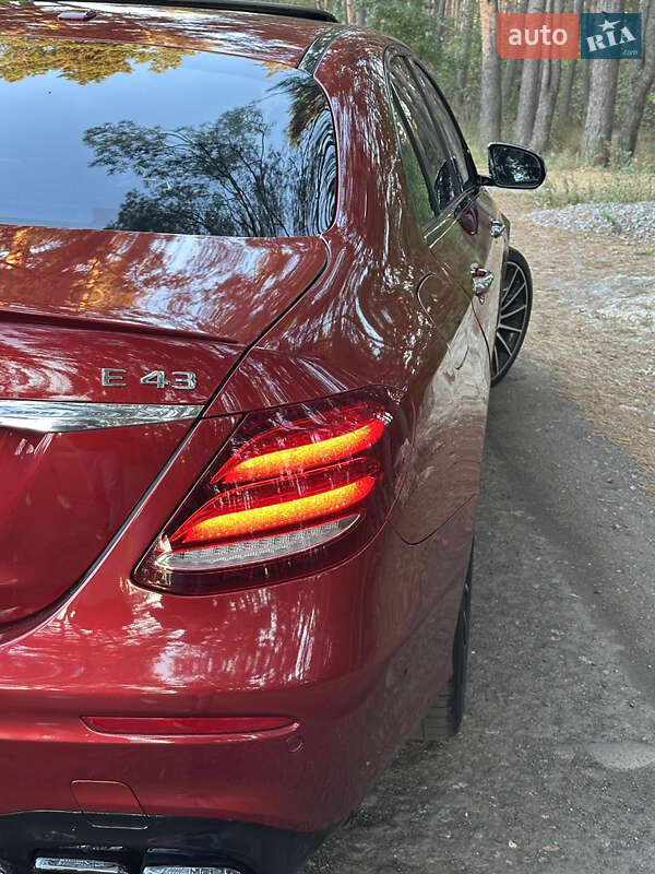 Седан Mercedes-Benz E-Class 2017 в Києві