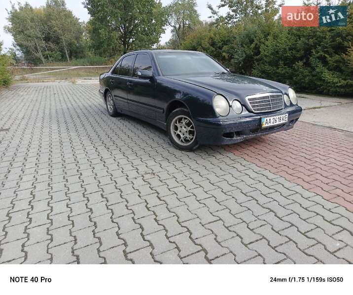 Седан Mercedes-Benz E-Class 2001 в 