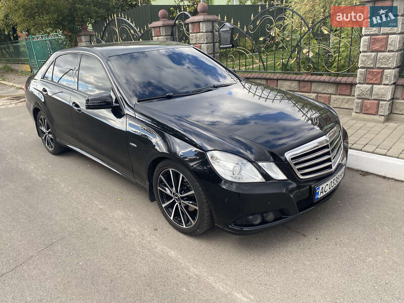 Седан Mercedes-Benz E-Class 2010 в Устилуге