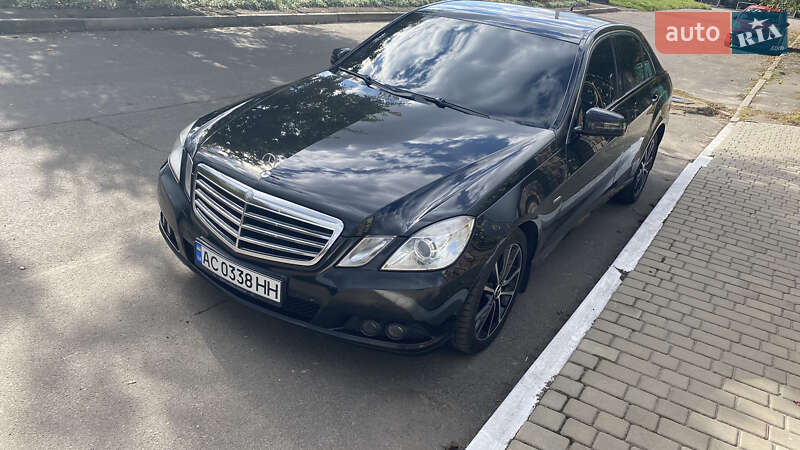 Седан Mercedes-Benz E-Class 2010 в Устилуге