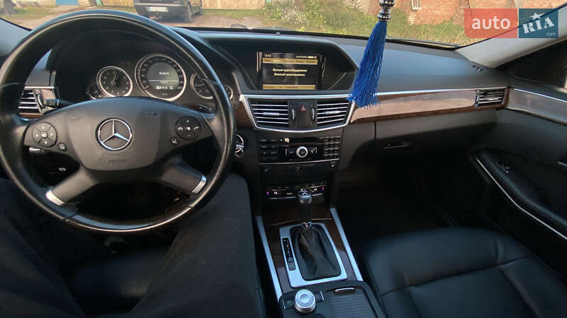 Седан Mercedes-Benz E-Class 2010 в Устилуге