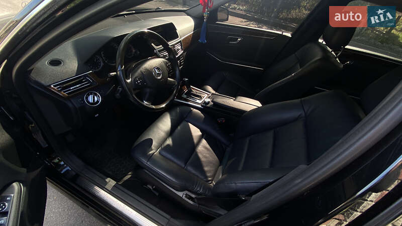 Седан Mercedes-Benz E-Class 2010 в Устилуге