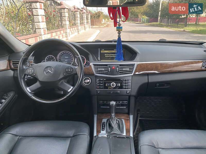 Седан Mercedes-Benz E-Class 2010 в Устилуге