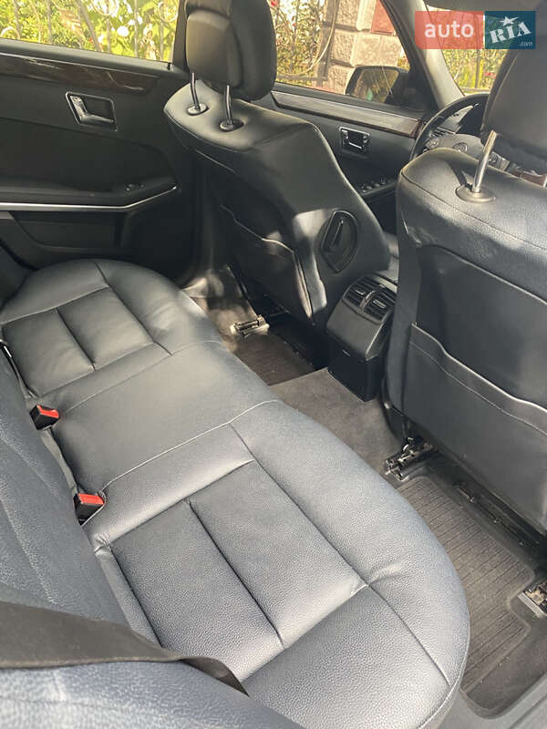 Седан Mercedes-Benz E-Class 2010 в Устилуге