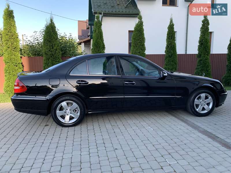 Седан Mercedes-Benz E-Class 2004 в Ивано-Франковске