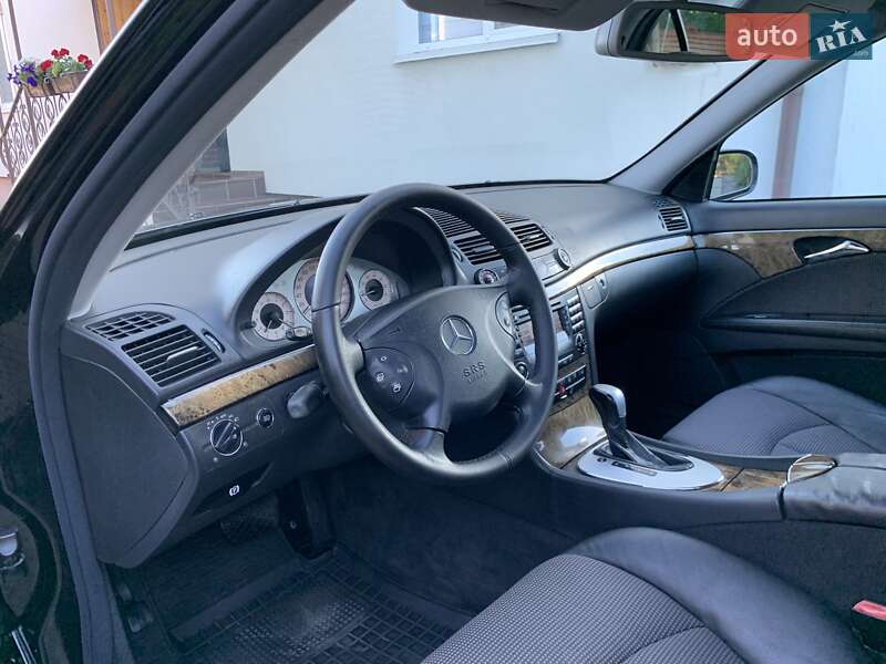 Седан Mercedes-Benz E-Class 2004 в Ивано-Франковске