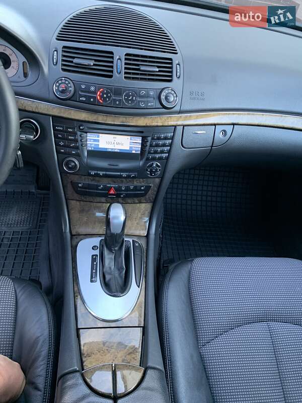 Седан Mercedes-Benz E-Class 2004 в Ивано-Франковске