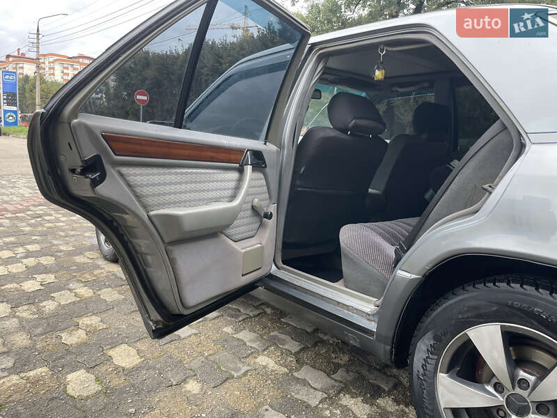 Седан Mercedes-Benz E-Class 1992 в Чернівцях фото 17 Седан Mercedes-Benz E-Class 1992 в Чернівцях