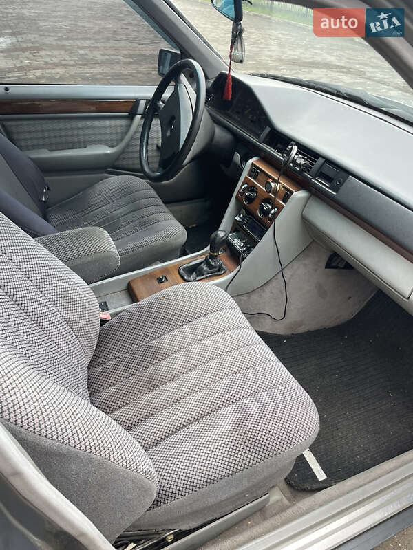 Седан Mercedes-Benz E-Class 1992 в Чернівцях фото 20 Седан Mercedes-Benz E-Class 1992 в Чернівцях