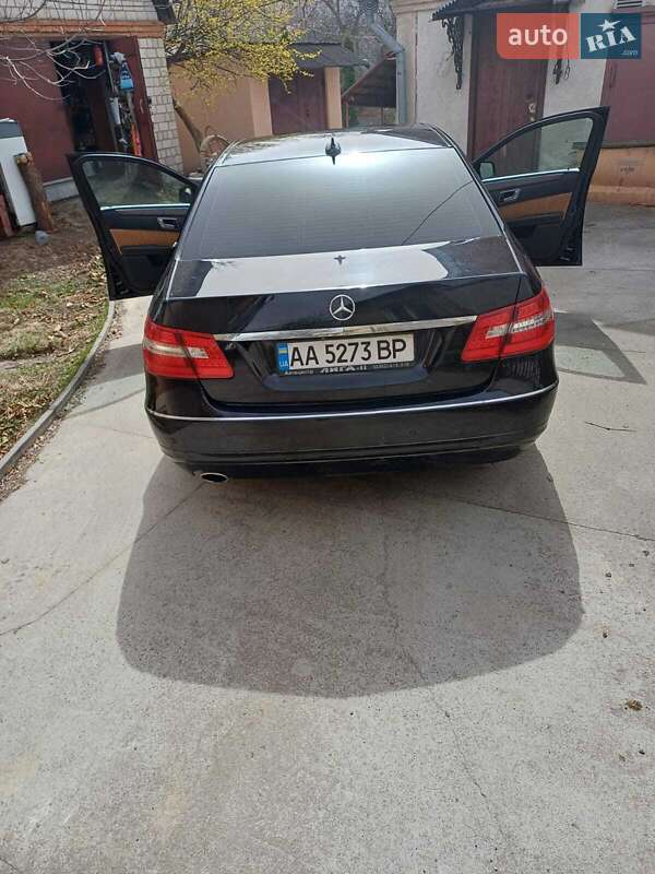 Седан Mercedes-Benz E-Class 2012 в Виннице