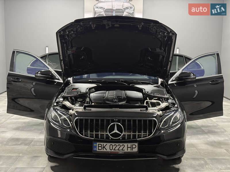 Седан Mercedes-Benz E-Class 2017 в Вараше