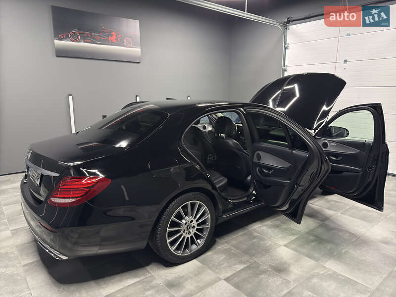 Седан Mercedes-Benz E-Class 2017 в Вараше