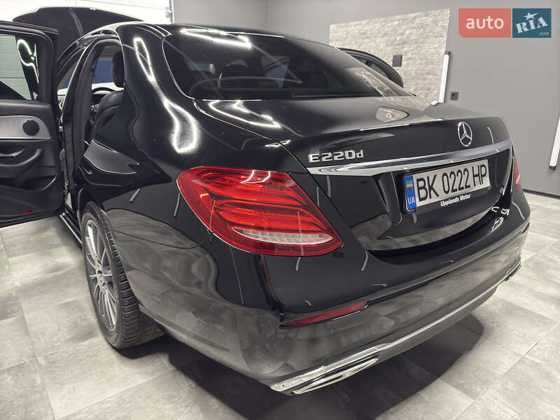 Седан Mercedes-Benz E-Class 2017 в Вараше