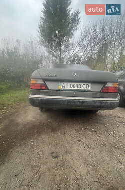 Седан Mercedes-Benz E-Class 1990 в 