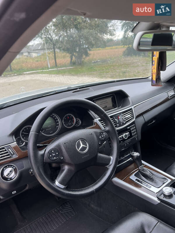Седан Mercedes-Benz E-Class 2009 в Черновцах