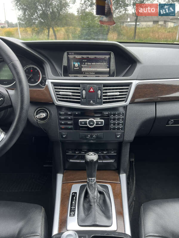 Седан Mercedes-Benz E-Class 2009 в Черновцах