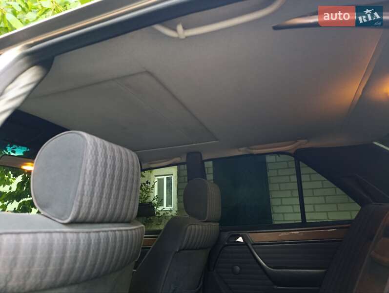 Седан Mercedes-Benz E-Class 1991 в Днепре