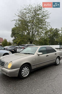 Седан Mercedes-Benz E-Class 1996 в 