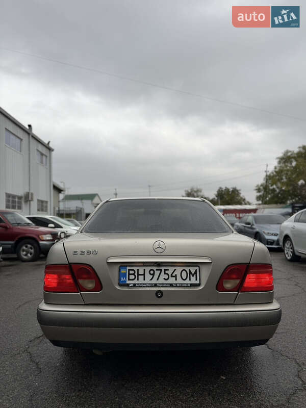 Седан Mercedes-Benz E-Class 1996 в Измаиле
