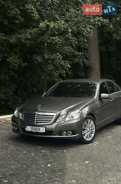 Седан Mercedes-Benz E-Class 2011 в Черновцах