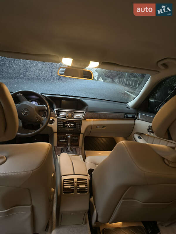 Седан Mercedes-Benz E-Class 2011 в Чернівцях фото 24 Седан Mercedes-Benz E-Class 2011 в Чернівцях
