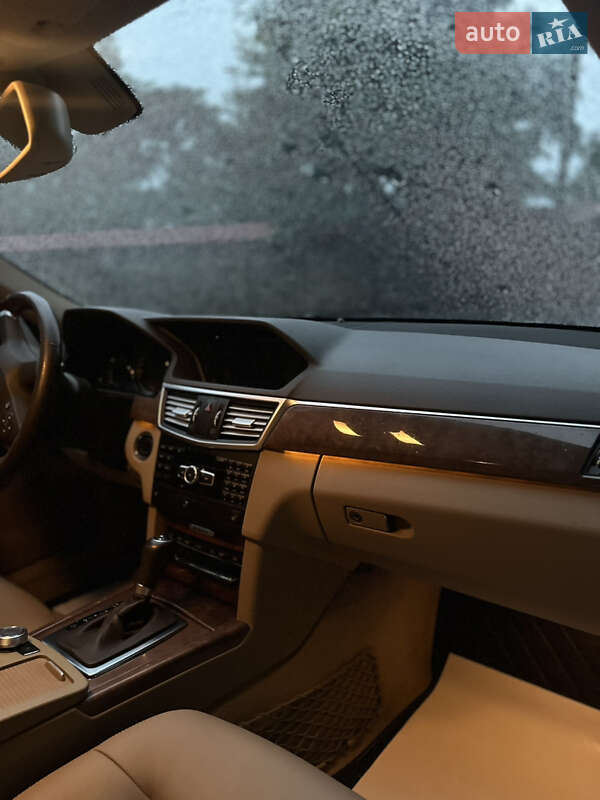 Седан Mercedes-Benz E-Class 2011 в Чернівцях фото 32 Седан Mercedes-Benz E-Class 2011 в Чернівцях