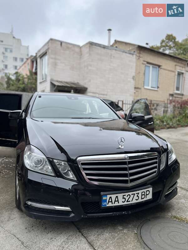 Седан Mercedes-Benz E-Class 2012 в Виннице
