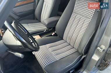 Седан Mercedes-Benz E-Class 1990 в 