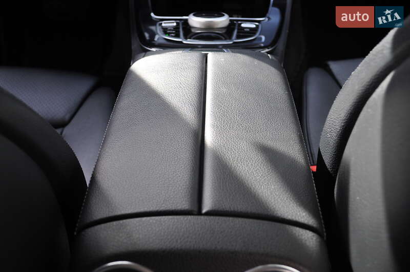 Седан Mercedes-Benz E-Class 2018 в Києві