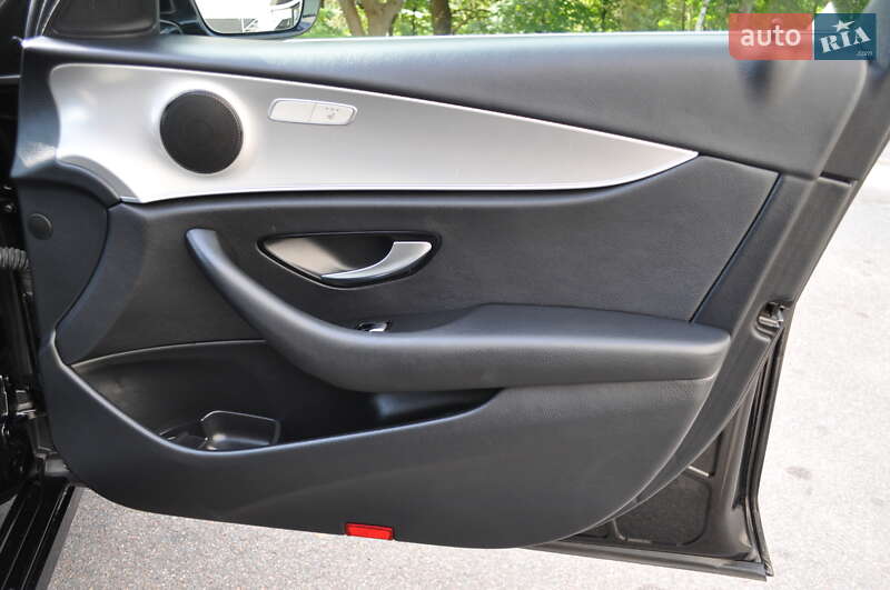 Седан Mercedes-Benz E-Class 2018 в Києві