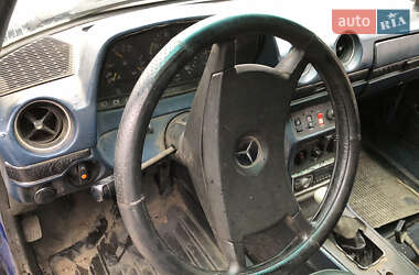 Седан Mercedes-Benz E-Class 1981 в 