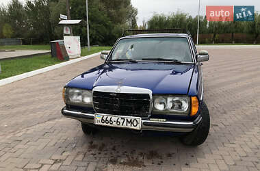 Седан Mercedes-Benz E-Class 1981 в Чернівцях
