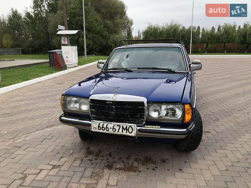 Седан Mercedes-Benz E-Class 1981 в 