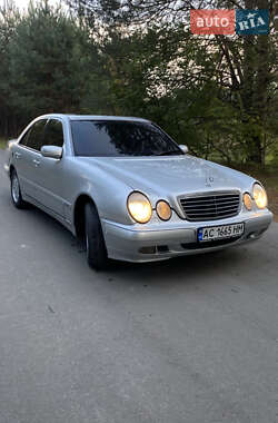 Седан Mercedes-Benz E-Class 2001 в Луцке
