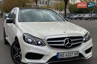 Седан Mercedes-Benz E-Class 2011 в Днепре