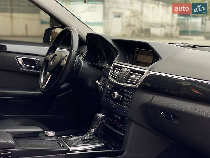 Седан Mercedes-Benz E-Class 2011 в Дніпрі