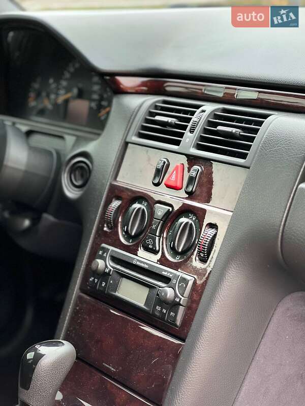 Седан Mercedes-Benz E-Class 2000 в Николаеве