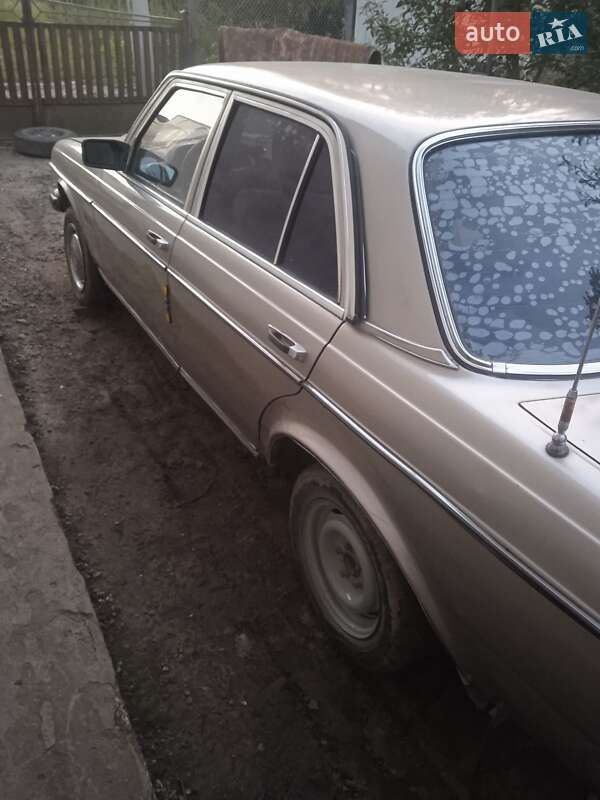Седан Mercedes-Benz E-Class 1982 в Чорткові фото 5 Седан Mercedes-Benz E-Class 1982 в Чорткові